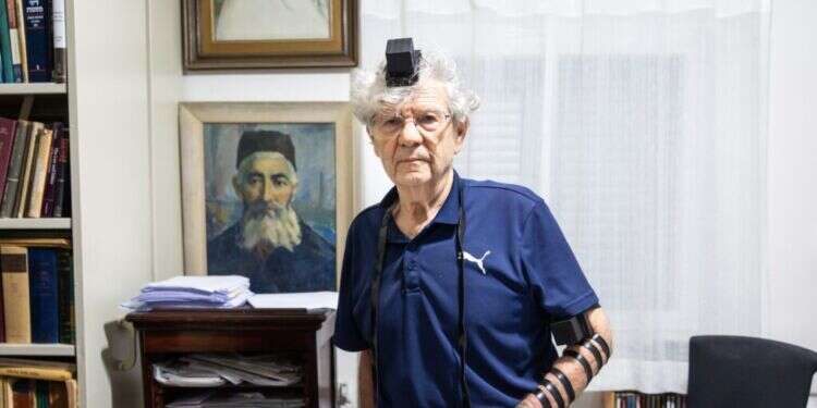 הזהות היהודית חופפת מבחינתו לזהות הליברלית. אהרן ברק. צילום: איציק בלינצקי, באדיבות השבועון
החרדי משפחה הזהות היהודית חופפת מבחינתו לזהות הליברלית. אהרן ברק. צילום: איציק בלינצקי, באדיבות השבועון החרדי משפחה