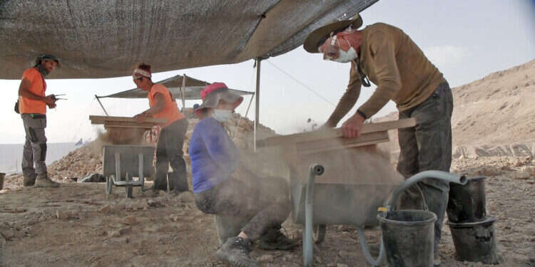 פירמידה מסתורית וכלי נשק עתיקים: תגליות מפתיעות במדבר יהודה