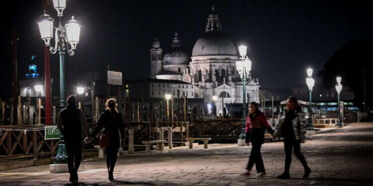 ונציה. צילום: AFP מיה ערד בוחנת לגורמים מערכות יחסים – ומציעה גם תיקון