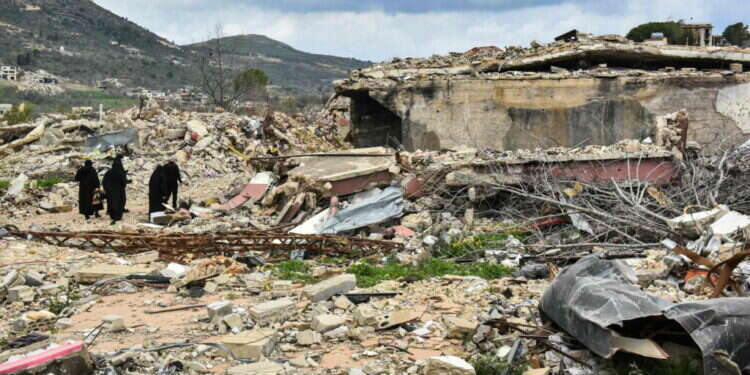 בתים הרוסים בדרום לבנון. צילום: AFP "משפחת הפשע הגדולה בעולם": חיזבאללה במשבר כלכלי, אבל לא לתמיד