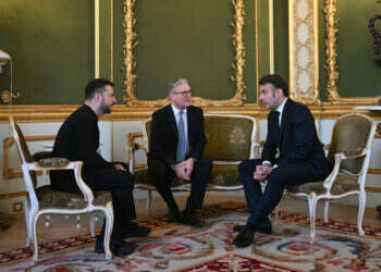 מקרון, סטארמר וזלנסקי בפסגת מנהיגי אירופה בשבוע שעבר. צילום: AP