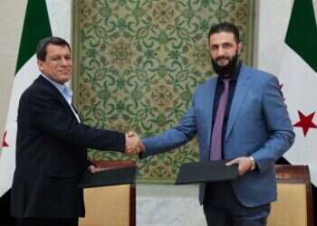 מנהיג סוריה א־שרע ומפקד צבא הכורדים עבדי. צילום: AP