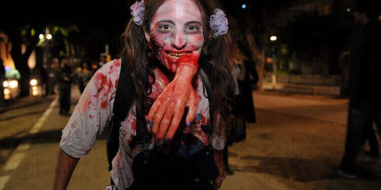 תחפושת בפורים, מצעד הזומבים. צילום: גילי יערי  פלאש 90 איפור בפורים: מאילו חומרים צריך להיזהר?