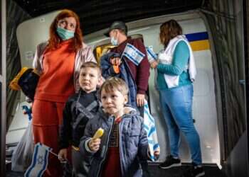 פליטים מאוקראינה בנתב"ג, 2022. צילום: נתי שוחט, פלאש 90