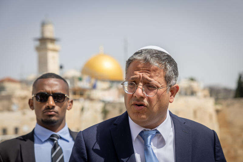 השר לביטחון לאומי איתמר בן גביר, על רקע הר הבית. צילום: יונתן זינדל, פלאש 90