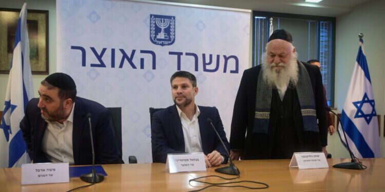 בצלאל סמוטריץ' ויצחק גולדקנופף, בחודש הקודם. צילום: אבשלום ששוני, פלאש 90 בצלאל סמוטריץ' ויצחק גולדקנופף, בחודש הקודם. צילום: אבשלום ששוני, פלאש 90