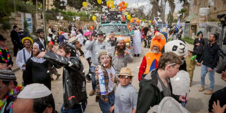 חגיגות פורים בחברון בשנה שעברה. צילום: אריק מרמור, פלאש 90