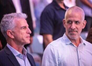 ראש השב"כ רונן בר (מימין), עם ראש המוסד דדי ברנע. צילום: חיים גולדברג, פלאש 90