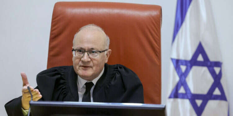 שופט בית המשפט העליון, יוסף אלרון. צילום: חיים גולדברג, פלאש 90 בחירת נציב התלונות על שופטים: בג"ץ דחה בקשה להקפאת החוק החדש