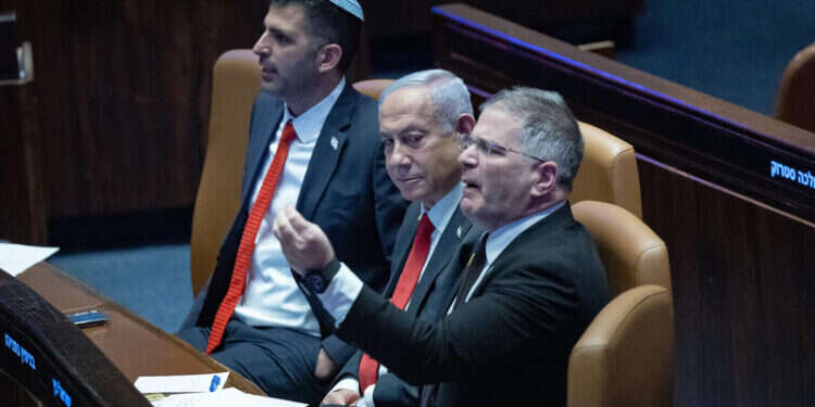 נתניהו, קיש וקרעי. צילום: יונתן סינדל, פלאש 90 נבחרי הציבור שלנו מופרעי קשב וריכוז שצריכים ריטלין