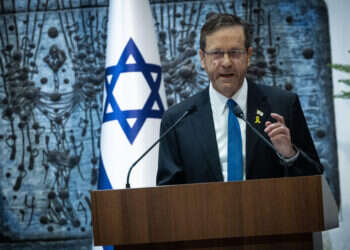 מושך אש בגלל הצעת פשרה כנה. נשיא המדינה יצחק הרצוג. צילום: יונתן זינדל, פלאש 90