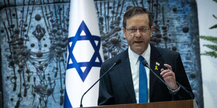 מושך אש בגלל הצעת פשרה כנה. נשיא המדינה יצחק הרצוג. צילום: יונתן זינדל, פלאש 90