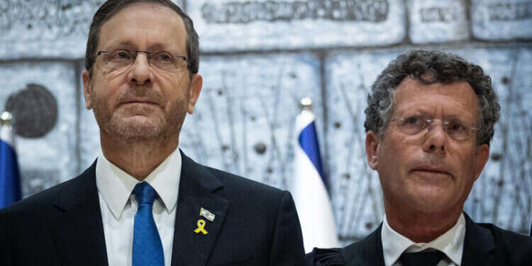 יצחק עמית ויצחק הרצוג. צילום: יונתן סינדל, פלאש 90 לידיעת הנשיא הרצוג: ככה לא נראית פשרה
