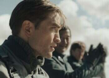 מיקי 17 היה יכול להיות נהדר אם לא היה מתעקש להכניס לטראמפ