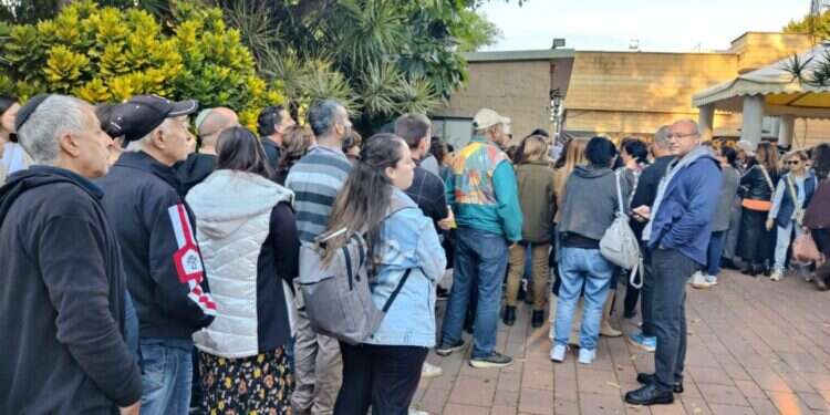 מנחמים בשבעה של בני משפחת ביבס מנחמים בשבעה של בני משפחת ביבס