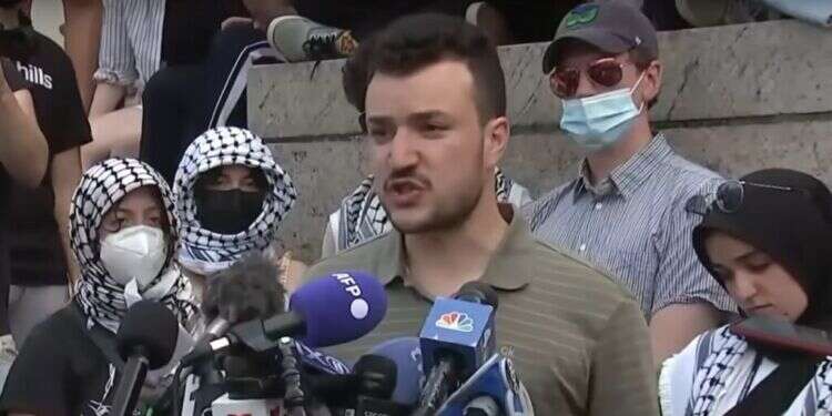 מחמוד חליל, צילום מסך מתוך יוטיוב מחמוד חליל, צילום מסך מתוך יוטיוב