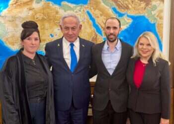 אחרי ששוחררו משבי חמאס: נתניהו נפגש עם טל ועדי שוהם