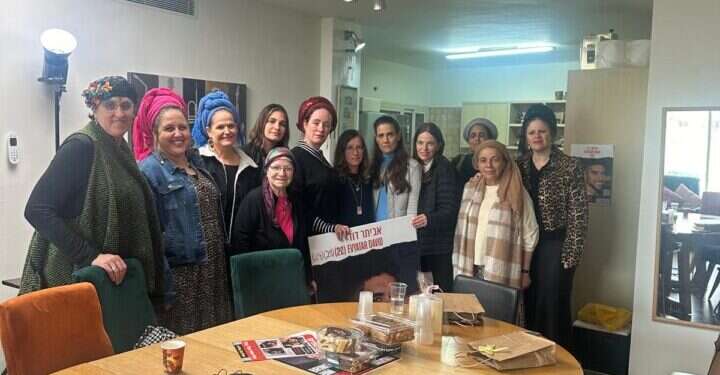 "לומר שאנחנו זוכרות את הילדים": רבניות נפגשו עם משפחות חטופים