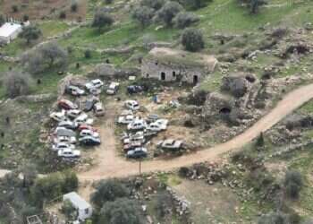 הרס העתיקות בשומרון: מגרטת רכבים פלסטינית ב"חורבת ביתא"