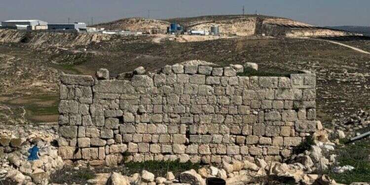 אחרי הוראת בג"ץ: חרבת זנוטה מוכרזת כשטח צבאי סגור