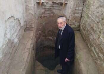 הרב הראשי של רומא מבקר במקווה העתיק בתפוצות