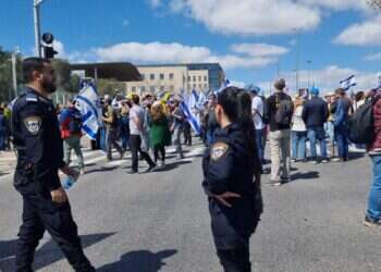ההפגנות בירושלים: חסימות כבישים והפרות סדר – המשטרה איננה