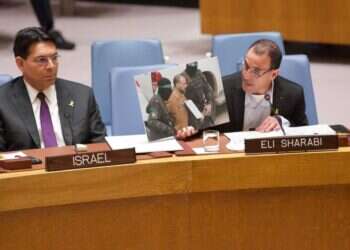 אלי שרעבי באו"ם: המחבלים אוכלים כמו מלכים – והחטופים גוועים