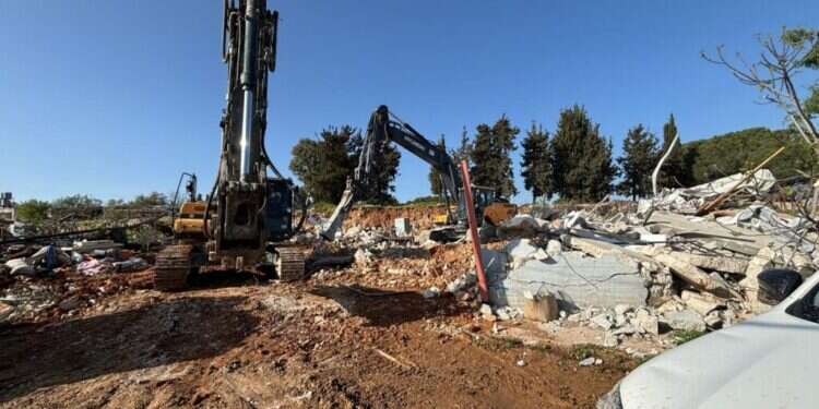 הריסת מבנים בלתי חוקיים בסמוך לכביש 60 בגוש עציון. ללא קרדיט המנהל האזרחי וצה"ל הרסו 3 מבנים בלתי חוקיים לאורך כביש 60