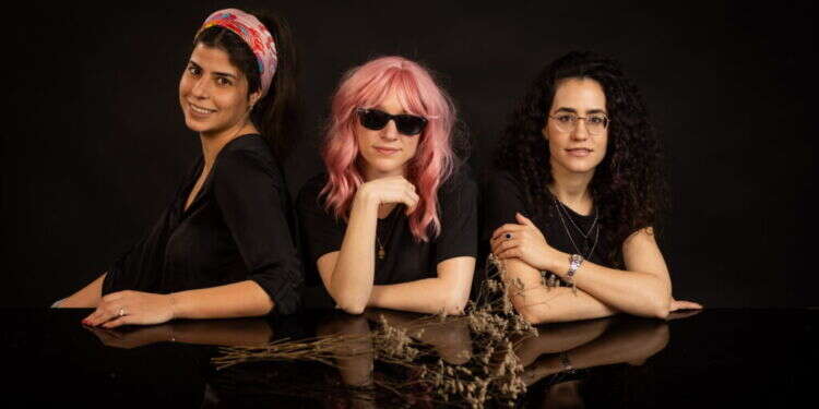 מפעילת דף האינסטגרם
 "בפעם הראשונה שעליתי לקבר חזרתי הביתה ועשיתי על זה 'מם'"