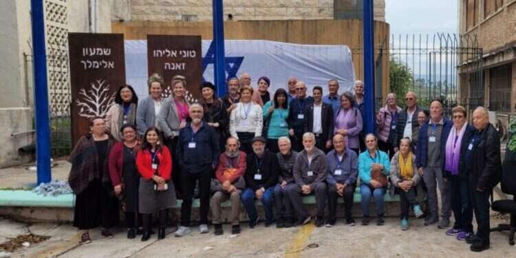 "אנובנו": הגמלאים שעומדים לגור בעיר המופגזת