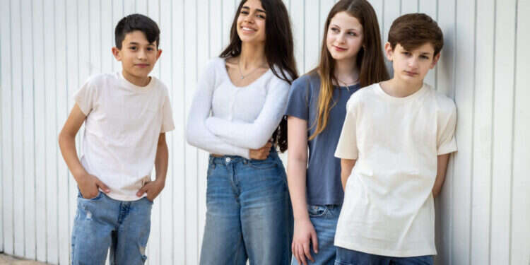 מימין: אורי אגת, אליה הספרי, אגם מדני, שחר ליאור. צילום: אריק סולטן