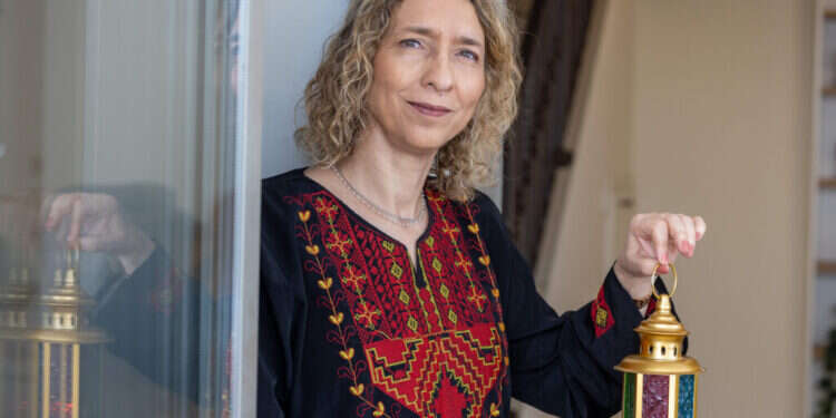 לגעת בנקודות התורפה. עידית בר. צילום: יוסי אלוני לגעת בנקודות התורפה. עידית בר. צילום: יוסי אלוני