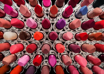 פסיכולוגיה של האודם: מה צבע השפתון שלך אומר עלייך?