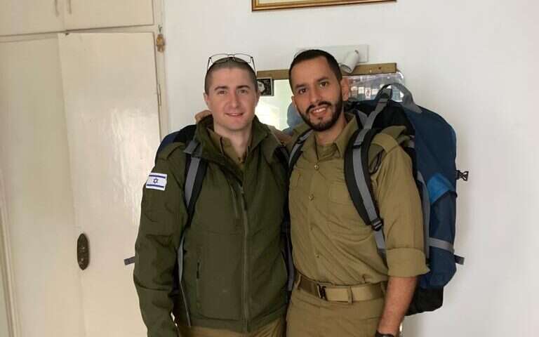 יונתן דין עם חברו אבי כהן. צילום באדיבות המרואיין יונתן דין עם חברו אבי כהן. צילום באדיבות המרואיין