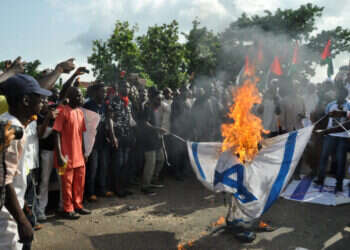 הפגנות של חברי התנועה אסלאמית בניגריה נגד מדיניות ארה