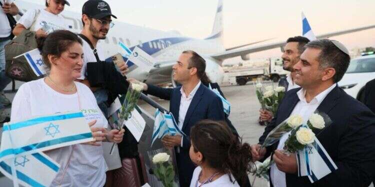 פסח 2025: יותר מ-27 אלף עולים חדשים בשנה החולפת