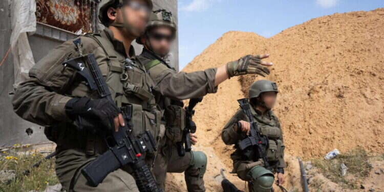 כוחות צוות הקרב של חטיבת 188 במסדרון מורג ברפיח. צילום: דו כוחות צוות הקרב של חטיבת 188 במסדרון מורג ברפיח. צילום: דו"צ