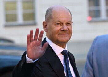 אחרי שתמכו בחמאס: גרמניה תגרש 3 אירופים ואמריקני