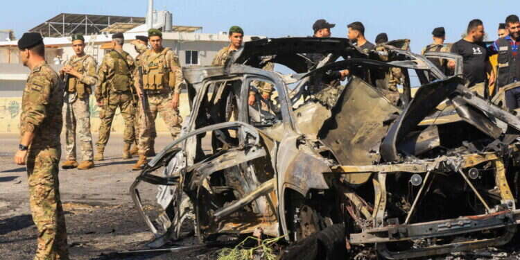 חיילי צבא לבנון בזירת חיסול של פעיל חיזבאללה. צילום: AFP מילה חדשה ללקסיקון: חיזבאללה כבר לא מורתע – הוא משותק