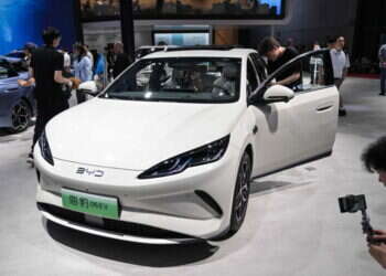 הסינים מנצחים – הגרמנים במצוקה: נפתחה תערוכת הרכב הגדולה בעולם