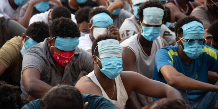 פועלים שנחטפו ואולצו לעבוד במרכזי הונאה במיאנמר, פברואר 2025. צילום: איי.פי האו"ם: ארגוני ההונאה האסיאתיים מתפשטים ברחבי העולם