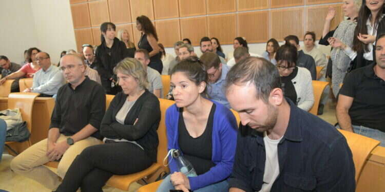 יובל כאהן (משמאל) ואביב
ברדיצ'ב בבית המשפט, השבוע. צילום: דודו גרינשפן יובל כאהן (משמאל) ואביב ברדיצ'ב בבית המשפט, השבוע. צילום: דודו גרינשפן