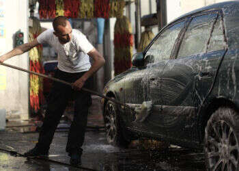 ניו יורק: יהודים שילמו יותר על שטיפת רכבים – "הם כל כך מלוכלכים"