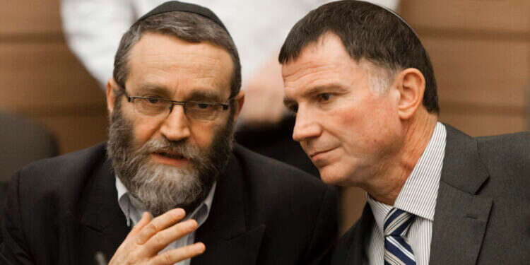 יולי אדלשטיין ומשה גפני
צילום: Flash90 לחץ חרדי וסימני מרד: הקרב על גיוס החרדים עולה שלב