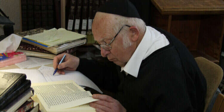 כדורסל לא מוסרי ונסיעה לישיבה בשלג: עשור לפטירת הרב ליכטנשטיין