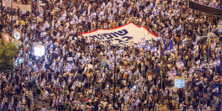 הפגנת ימין סמוך לבית המשפו העליון, ספטמבר 2023. צילום: חיים גולדברג - פלאש 90 הפגנת ימין סמוך לבית המשפו העליון, ספטמבר 2023. צילום: חיים גולדברג - פלאש 90