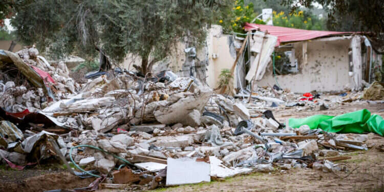 כיתת כוננות מול 80 מחבלים: תחקיר הקרב בקיבוץ רעים