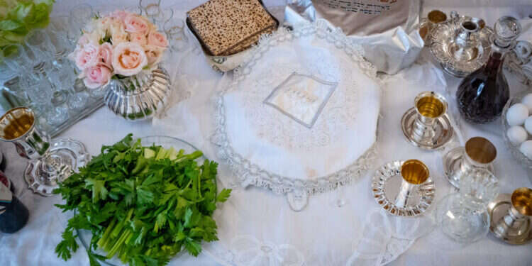 מה שמים בקערת ליל הסדר