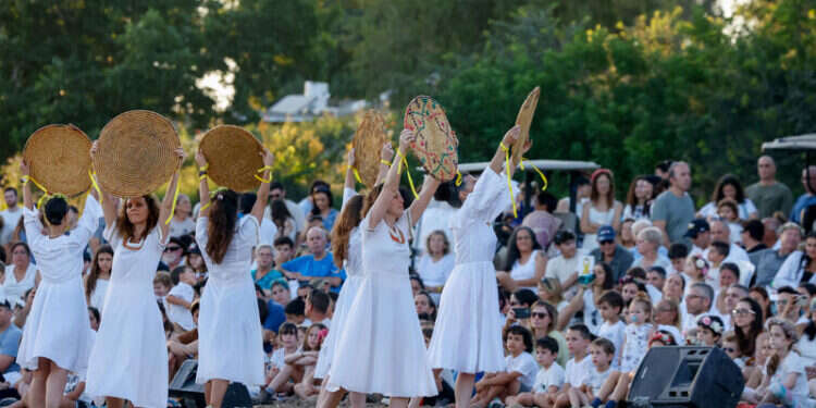 טקס הביכורים בקיבוץ שריד, 2024. צילום: יוסי זמיר, פלאש 90 טקס הביכורים בקיבוץ שריד, 2024. צילום: יוסי זמיר, פלאש 90