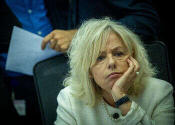 בג"ץ ליועמ"שית: הגיבי לטענות על ניגוד עניינים בעיסוקך בפיטורי ראש השב"כ